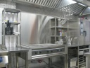 Электроплита на 6 конфорок HAKCMAN, пароконвектомат RATIONAL COMBI MASTER PLUS, столы и надстольные стеллажи индивидуального производства